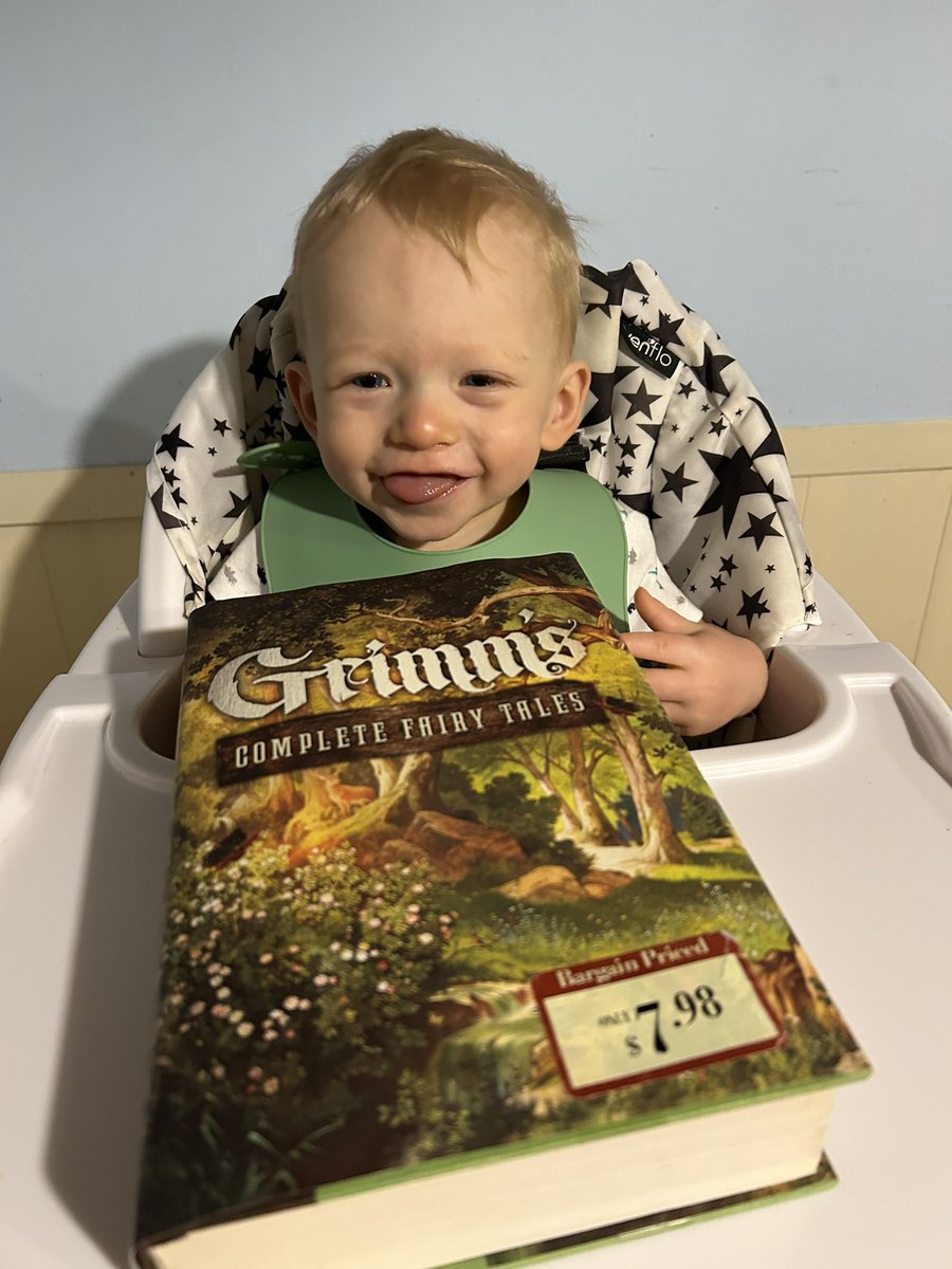 ConservativeGG3's tweet image. Today’s Friday has been brought to you by “The Young Giant” written by The Brothers Grimm and the most adorable reader in New Jersey! 😃📖❤️

#FairyTaleFriday #ClassicLiterature