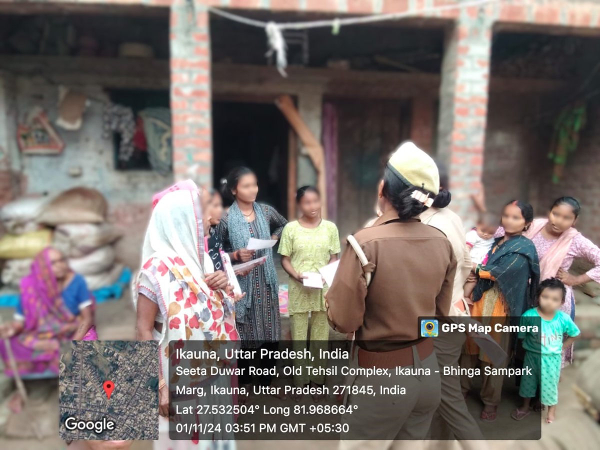 shravastipolice's tweet photo. महिला सुरक्षा और सशक्तिकरण के प्रति समर्पित 'मिशन शक्ति-05' में #PS इकौना की मिशन शक्ति टीम द्वारा ग्राम चौपालों का आयोजन-
पीड़िताओं से संवाद,योजनाओं की जानकारी और आत्मरक्षा के प्रति जागरूकता के माध्यम से महिलाओं को सशक्त बनाना हमारा लक्ष्य हैl #MissionShakti5
#WomenEmpowerment https://t.co/2LLeyLDm9F