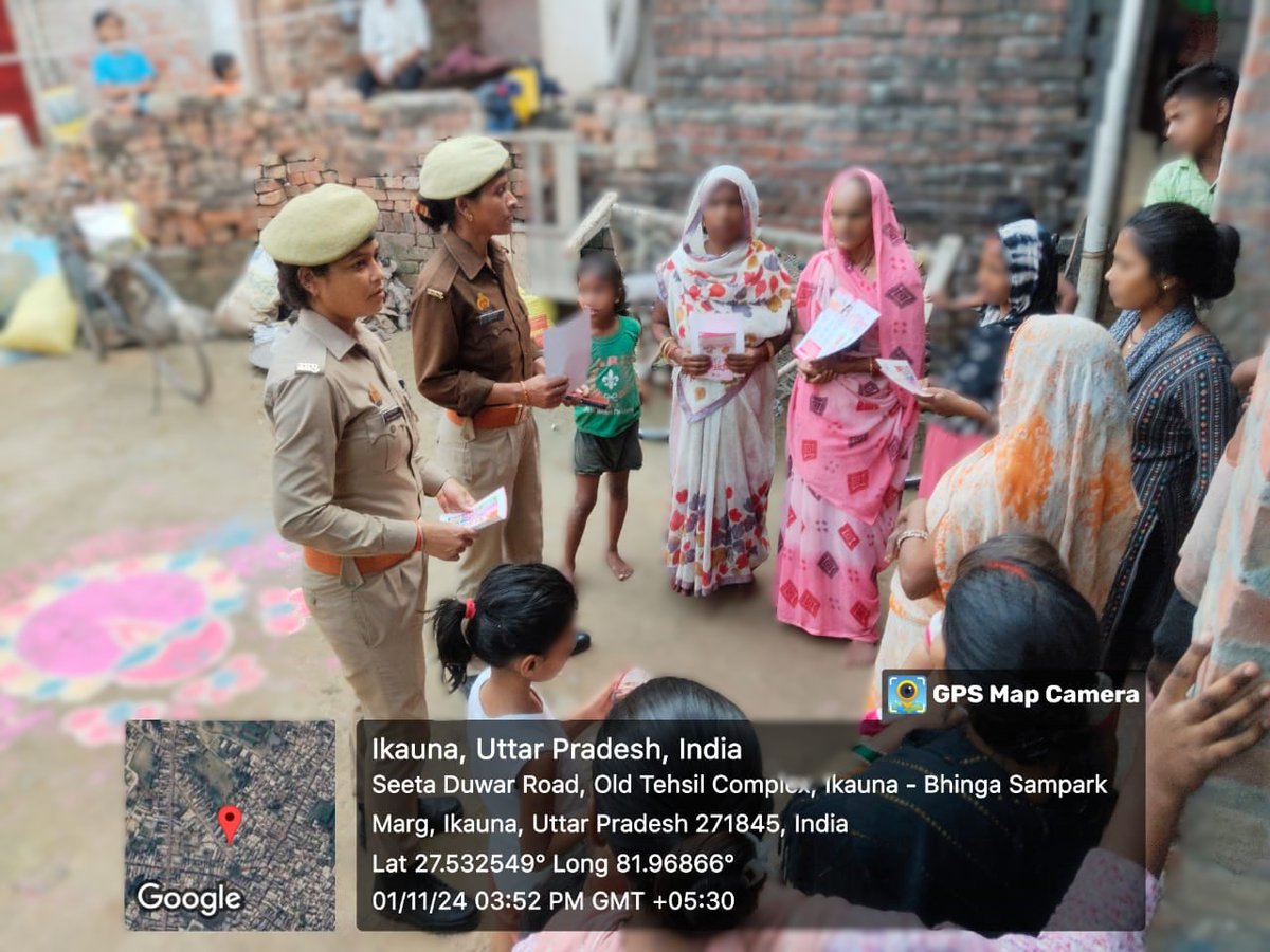shravastipolice's tweet photo. महिला सुरक्षा और सशक्तिकरण के प्रति समर्पित 'मिशन शक्ति-05' में #PS इकौना की मिशन शक्ति टीम द्वारा ग्राम चौपालों का आयोजन-
पीड़िताओं से संवाद,योजनाओं की जानकारी और आत्मरक्षा के प्रति जागरूकता के माध्यम से महिलाओं को सशक्त बनाना हमारा लक्ष्य हैl #MissionShakti5
#WomenEmpowerment https://t.co/2LLeyLDm9F