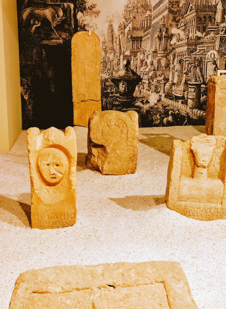 EncarniAlfaro's tweet image. Lápidas #romanas 😍❤️
#MuseodeAlbacete 
#TodosLosSantos