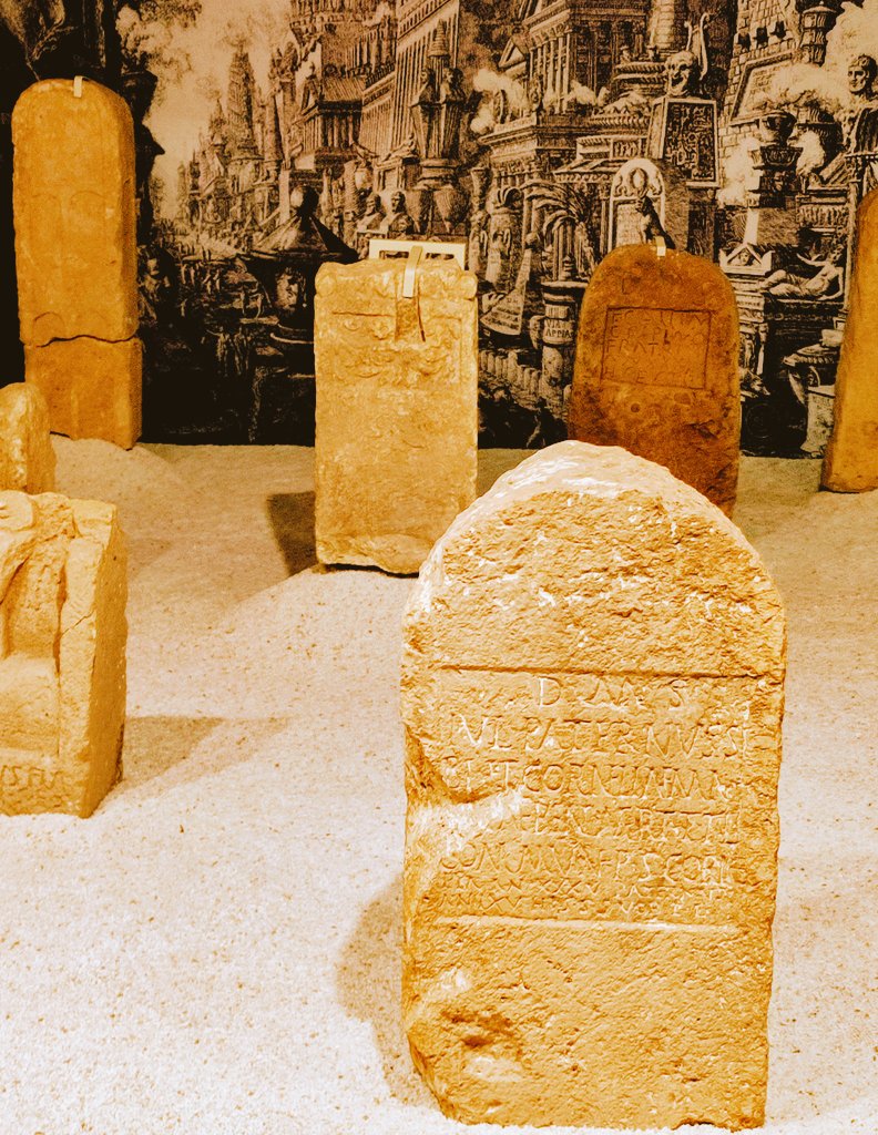 EncarniAlfaro's tweet image. Lápidas #romanas 😍❤️
#MuseodeAlbacete 
#TodosLosSantos
