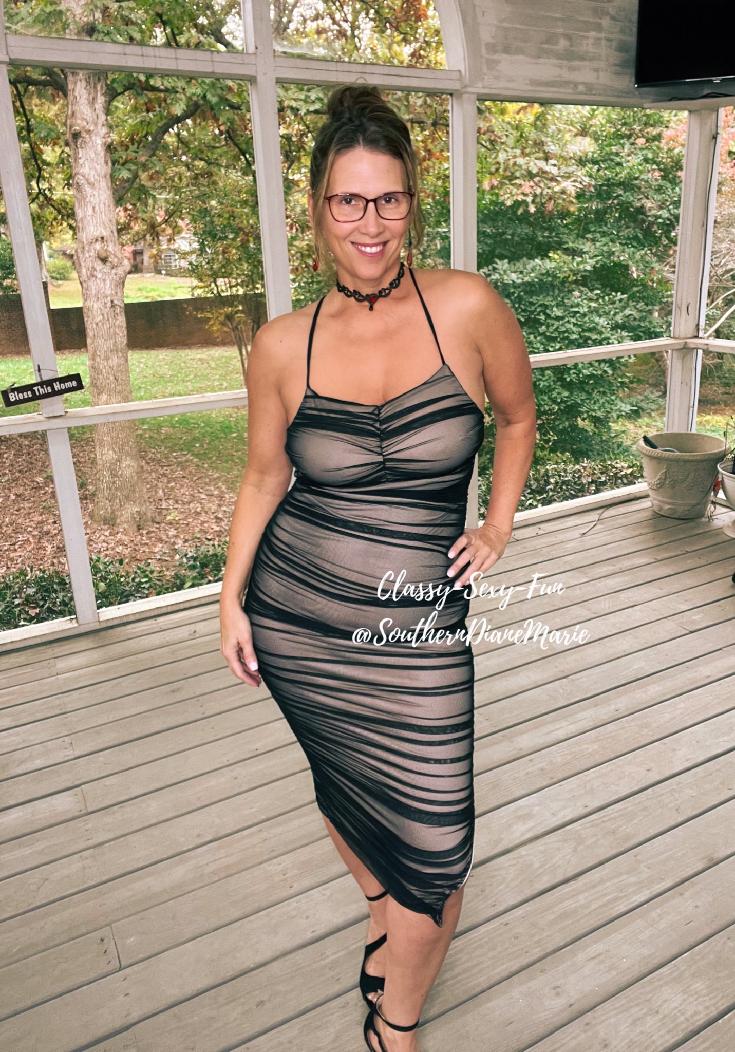 Good morning ♥️ See more of me in this dress later this morning here in X. 😘😘😘 https://t.co/0RhFFpRfXa