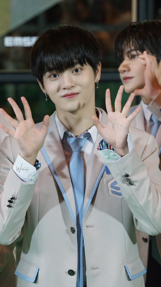 ครึ่งงานแรกนอย ตอนนี้ไม่นอยละ ติ่งเซอไวล์ตายตาหลับ

#홍성민 #HONGSUNGMIN
#ホンソンミン #StarlightBoys #스타라이트보이즈 #iQIYIiJOYTH2025