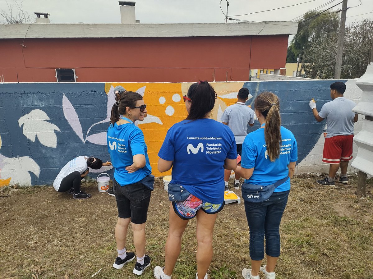 Fundación Telefónica Movistar y sus voluntarios llevaron adelante la Idea Solidaria “Donde hay sombras, habrá luz” en el Centro Nuevo Rumbo de Inisa, en Minas. Un día dedicado a la educación, integración y a la mejora de espacios de recreación para los jóvenes del centro.
