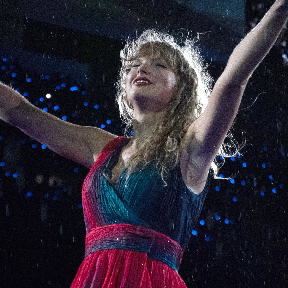 chartdata's tweet image. Taylor Swift returns to #1 on the global Spotify Top Artists chart on Halloween.

She dethrones Tyler, the Creator.