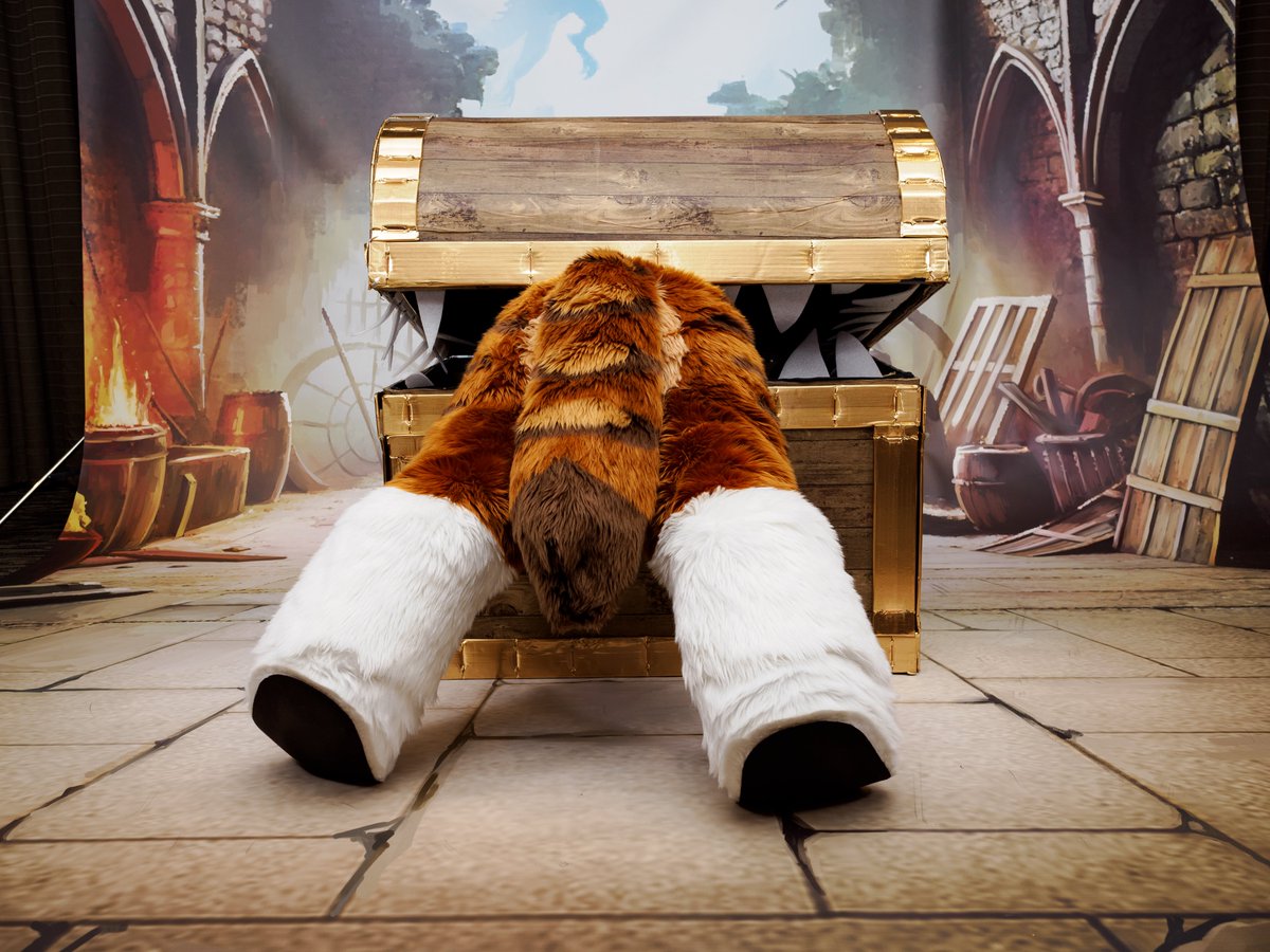 Fight Mimic 
lose
photo by: <a href="/HappyMiDog/">MiDog 米狗</a> 
#FursuitFriday