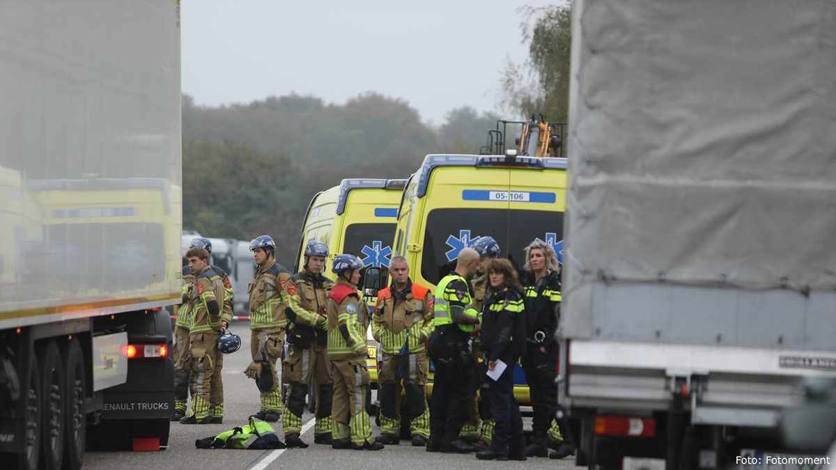 Persoon aangereden door vrachtwagen op parkeerplaats langs A1
