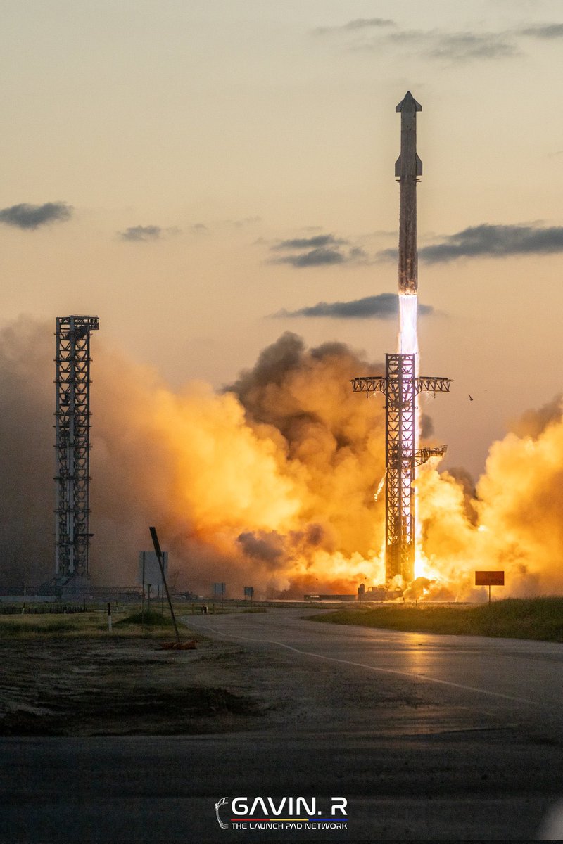 BigImpactHumans's tweet image. A vote for Trump ensures that we make it to Mars 🚀

Get out to the polls and help save humanity!