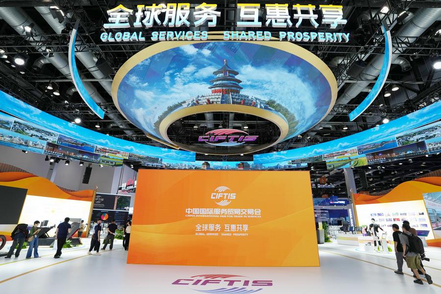 XHNews's tweet photo. China has removed all market access restrictions for foreign investors in the manufacturing sector, a landmark move made by the world's second-largest economy as it opens its doors wider.
For full analysis, read #XinhuaHeadlines: https://t.co/sHxbaLNOk2 https://t.co/BOeGjTvNGx