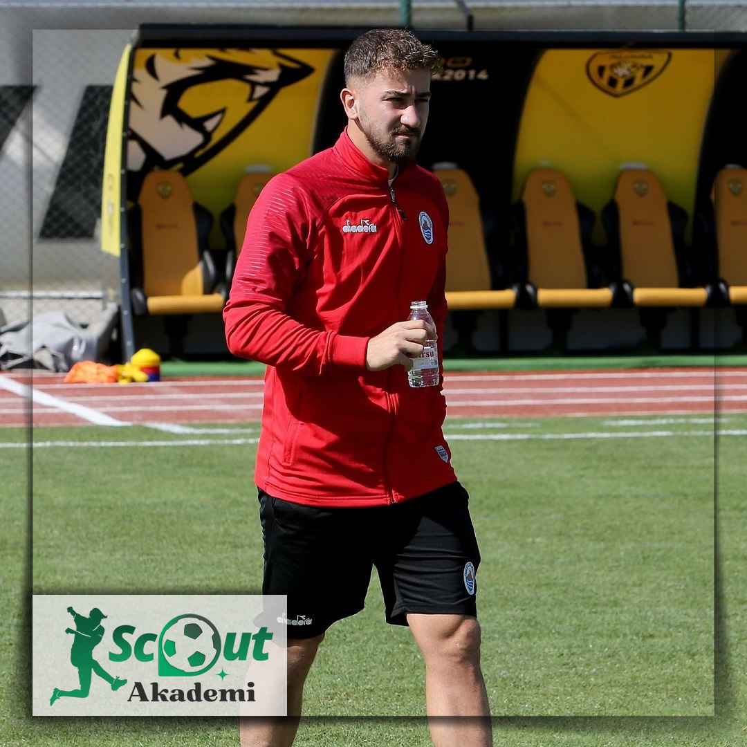 ScoutAkademi's tweet photo. ➕ Pazarspor'da Kadir Kar'ın herkes tarafından takdir toplayan genç kadrosunda kendisine tanınan özgürlüğü iyi kullandı, takımın lider oyuncularından biri oldu. Özellikle alan hakimiyeti becerisiyle savunma arkasına atılacak toplarda topun dağıtım merkezi konumundaydı. ++ https://t.co/iji8m47lsY