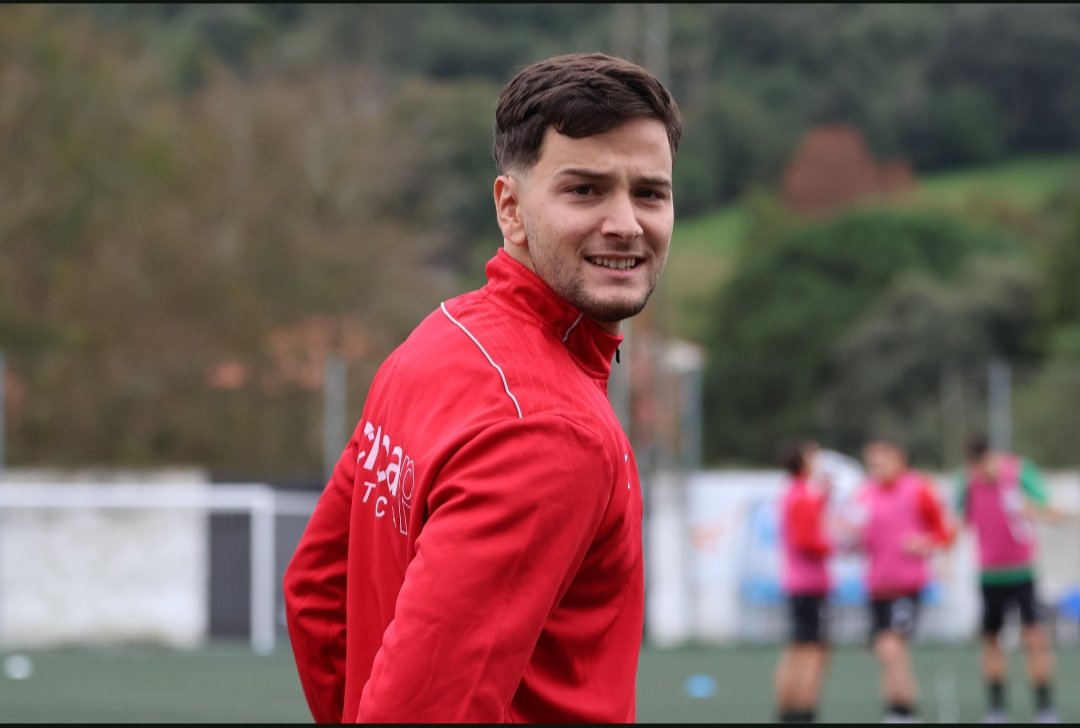 UMEscobedo's tweet photo. Desde ya pensando en el partido del domingo ante el @MarinoLuanco 🧠⚽

🖤 ¡𝗩𝗔𝗠𝗢𝗦, 𝗘𝗦𝗖𝗢𝗕𝗘𝗗𝗢! 🤍

#ESCOgeBien | #2RFEF https://t.co/DULHER3toE