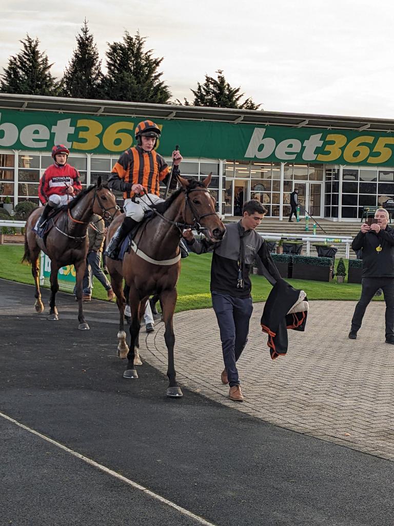 Perculator (Jamie Hamilton) pays for the coffee's in the Cab On Target Series Qualifier at Wetherby 🏇