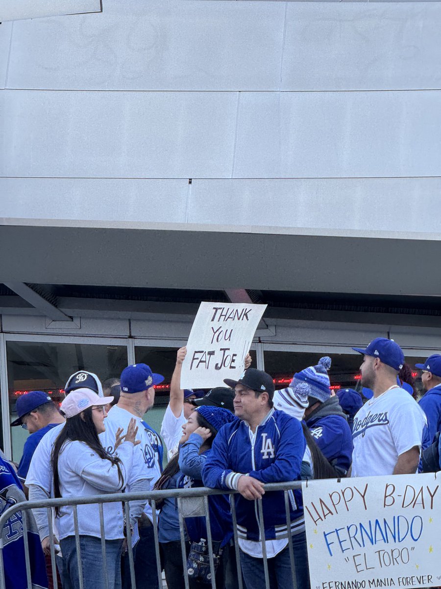 the simplest, but one of the best dodger parade signs so far lmfaooo