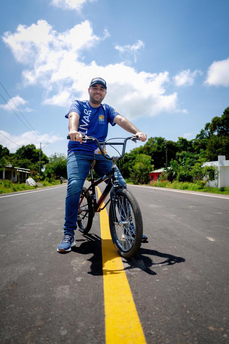 YamilHAranaP's tweet photo. Así fue nuestro octubre: 

✅ Entregamos el Megacolegio de Tiquisio, para 2.000 estudiantes. 
✅ Entregamos 46 motos y 6 patrullas a la Policía.
✅ Entregamos la vía Soplaviento - San Cristóbal. 
✅ Anunciamos el aumento de cupos a poblaciones especiales en la UdeC.
 ✅ Contratamos obras del acueducto San Juan / San Jacinto.
✅ Entregamos el Megacolegio de Sincerín, para 2.000 estudiantes.
✅ Entregamos la Casa púrpura de El Carmen de Bolívar. 
✅ Anunciamos con MinTIC la construcción de 3 Centros Potencia Digital en Bolívar.
✅ Recogimos 100 toneladas de basura en jornada de limpieza en Sincerín.
✅ Entregamos 58 camas nuevas en el piso 8, completamente nuevo, en el HUC.
✅ Consejo de Gobierno y primera acometida para el gas natural en Pinillos.
✅ Entregamos la cancha del corregimiento de Pansegüita, primera obra del programa COMPI.
✅ Inauguramos la vía del arroz, de 11 km, entre Barranco de Yuca y Tacasaluma.
✅ Concierto por cumpleaños de Magangué con artistas de talla internacional.

Y noviembre pinta mejor. No paramos.
