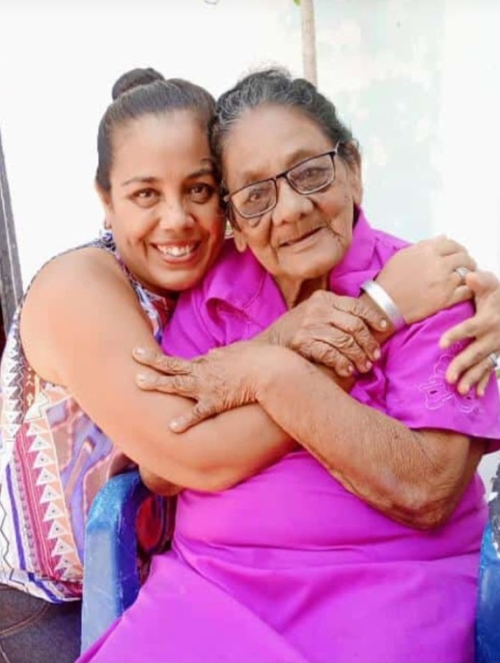 Lolitorre092's tweet photo. #ServicioPublico Amigos estamos necesitando para esta súper abuela estos medicamentos más complejo B, hoy le llevamos alimentos y frutas, pero el dolor no cesa... Se que juntos podemos hacerlo realidad.
Si no puedes colaborar, un RT será de gran ayuda. https://t.co/7mGolVLu6Z