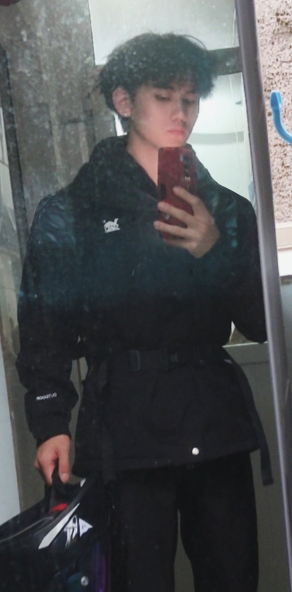 其实离开了推  哥们现实还是比较正经的一个人