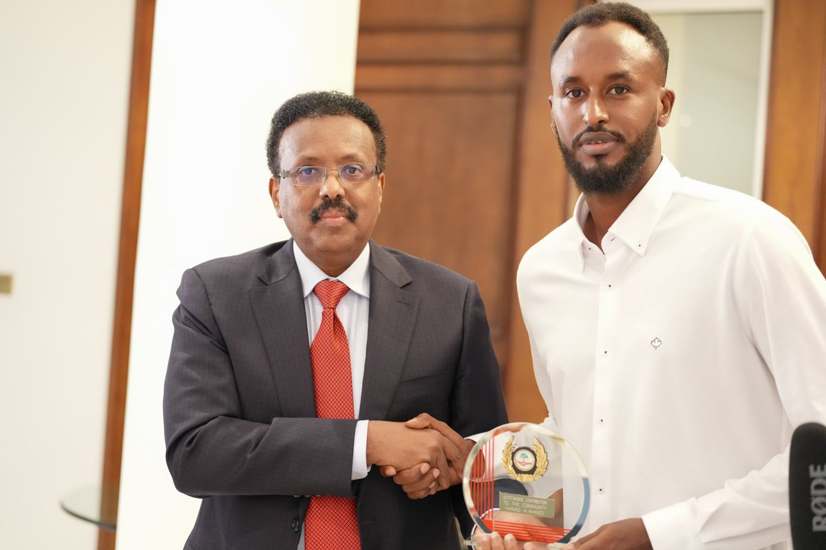 M_Farmaajo's tweet photo. It was an honour to host the players and leadership of the Somali International Youth and Development UK (SIYD-UK) in Doha. I was proud to hear of these young people's story of unity and their belief in their Somali identity. The youth are our future, and we must invest in them. https://t.co/y2XASPNpUc