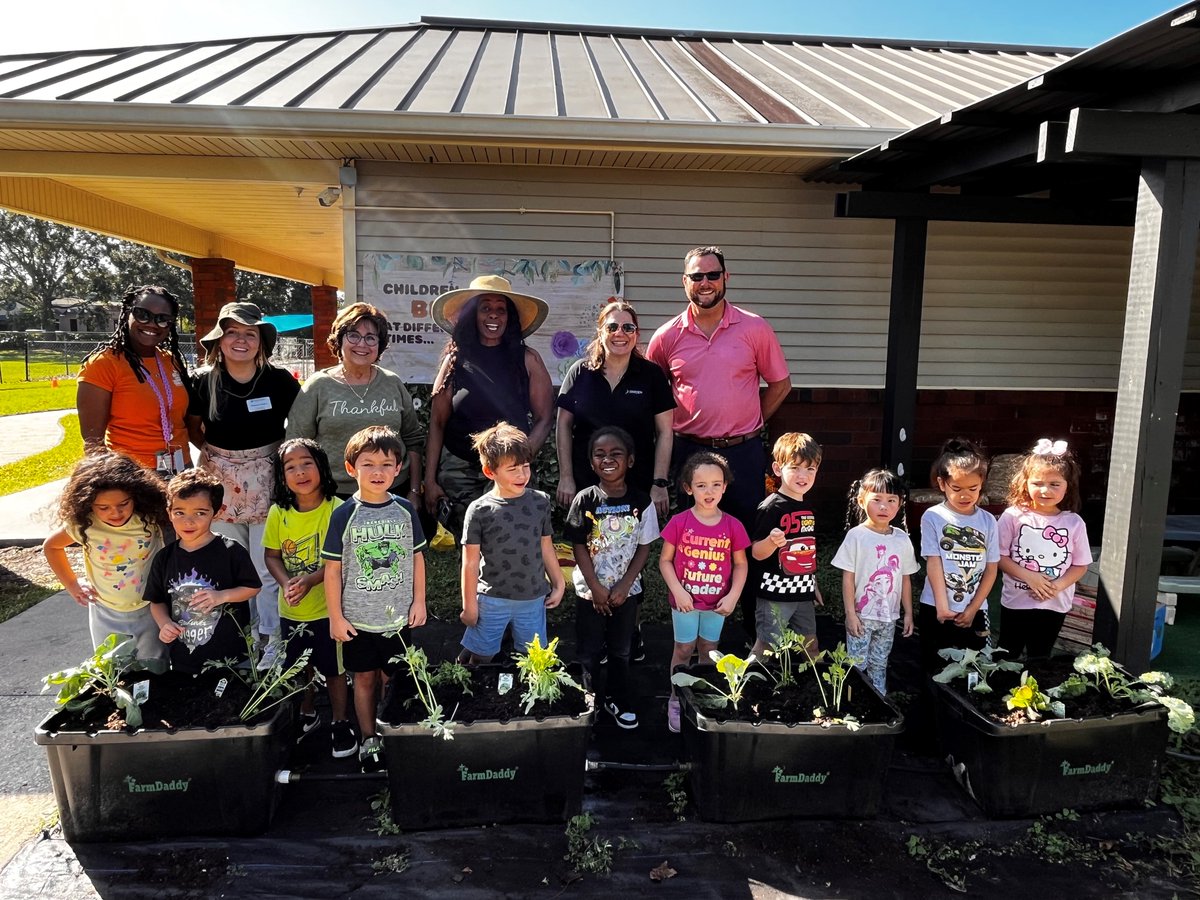 We traded our desks for dirt and had a blast! 🌱 So grateful for the opportunity to participate in the Great Gardens project with the adorable preschoolers at Rae Sunshine's Child Care Center. <a href="/ELCOC/">Early Learning Coalition of Orange County</a> <a href="/CDLocps/">Curriculum and Digital Learning</a>
youtube.com/shorts/ujMfq4i…