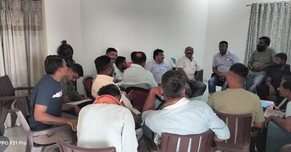 आज सोयगाव शहरातील सहकारी,कार्यकर्त्यांना भेटीगाठी घेऊन दीपावली निमित्त शुभेच्छा दिल्या...!

#दीपावली2024 

<a href="/BJP4Maharashtra/">भाजपा महाराष्ट्र</a> 
<a href="/cbawankule/">Chandrashekhar Bawankule</a> 
<a href="/Dev_Fadnavis/">Devendra Fadnavis</a>