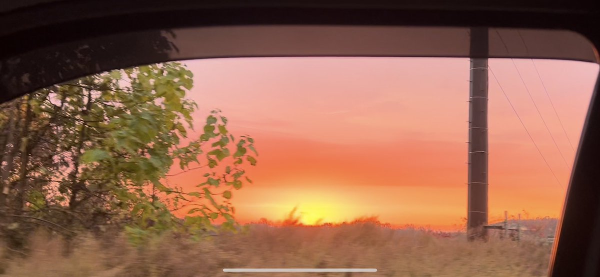 BarnardPeter6's tweet photo. Beautiful sunrise this morning in Bloomfield over Wintonbury Hills Golf Course! @Eweather13 @RachelFrank_CT @FOX61News https://t.co/HSt6E2vUN8