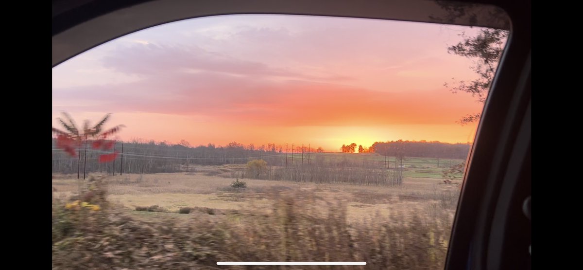 BarnardPeter6's tweet photo. Beautiful sunrise this morning in Bloomfield over Wintonbury Hills Golf Course! @Eweather13 @RachelFrank_CT @FOX61News https://t.co/HSt6E2vUN8