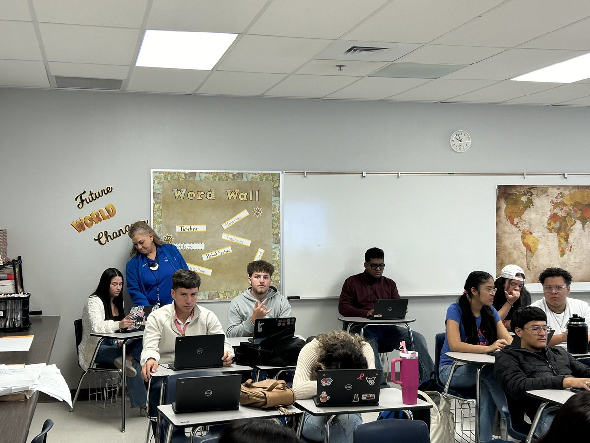 talamantes_chs's tweet photo. Student voting 🗳️ is underway at CHS 🤗🦁 https://t.co/Opw3nMu78t