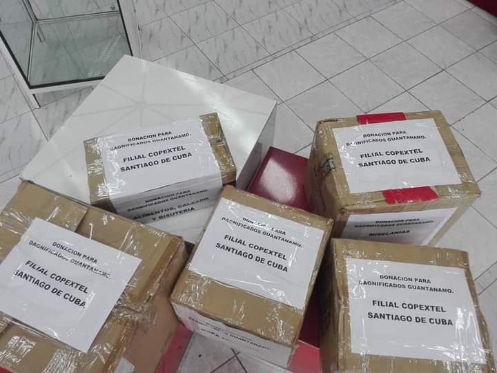 FCopextelGtmo's tweet photo. Nuestros hermanos Copextelianos @filialmatanzas, @CopextelSantiag y @artemis30784106 han colaborado de forma altruista con donativos para los damnificados por la TT Oscar.
Gracias!!!
#GuantánamoSeLevanta
#CopextelSuma
#YoVistoElRojo https://t.co/YZG7PW1H8I