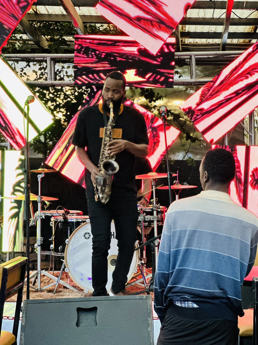ShootersBar_Mbr's tweet photo. Happening now is @BandAndTequilaFriday ft @Sakata_Band 🎤🎸🎶. What a way to kickstart the new month!??
Join us for a soulful evening that will drive us into Splendid Friday. https://t.co/iY1gnOH0SW