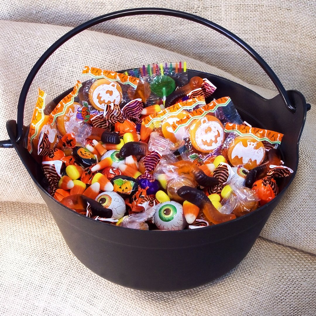 PreparedBC's tweet photo. Halloween may be over, but taking steps to get prepared never ends!

Add leftover Halloween candy to your emergency kit &amp; grab-and-go bags as comfort food 🍬

Learn more: https://t.co/TigfSPw3px

#Halloween https://t.co/8iKP1mUwCR