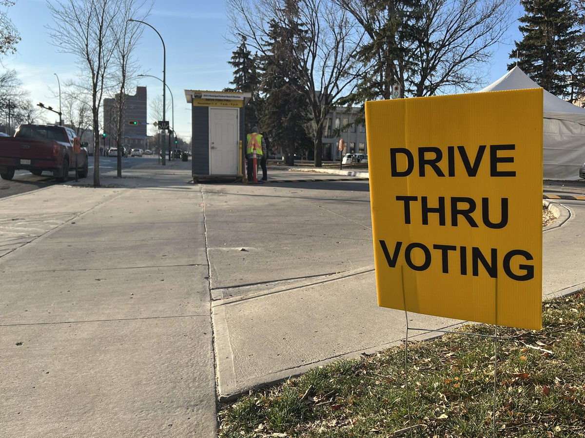 ZieverinkAbby's tweet image. Early voting for the civic election begins today (Friday) in Regina #yqr

A supervisor with Elections Regina at the drive thru polling station told me they’ve received a significant amount of mail in ballot requests this year

That number being “in the hundreds ”