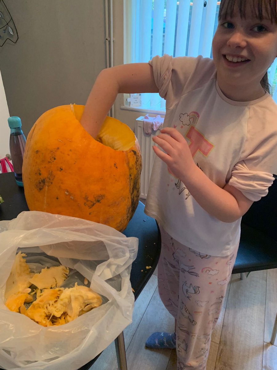ashleymillard10's tweet photo. @LarchwoodPS Jessica wishing you all a Happy Halloween 🎃 https://t.co/SUrw1KCPGn