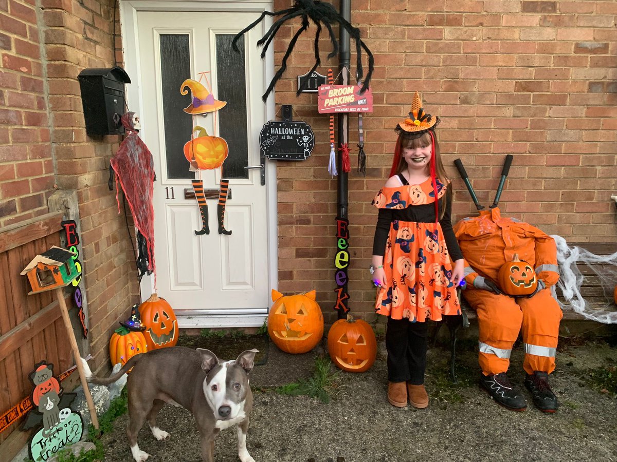 ashleymillard10's tweet photo. @LarchwoodPS Jessica wishing you all a Happy Halloween 🎃 https://t.co/SUrw1KCPGn