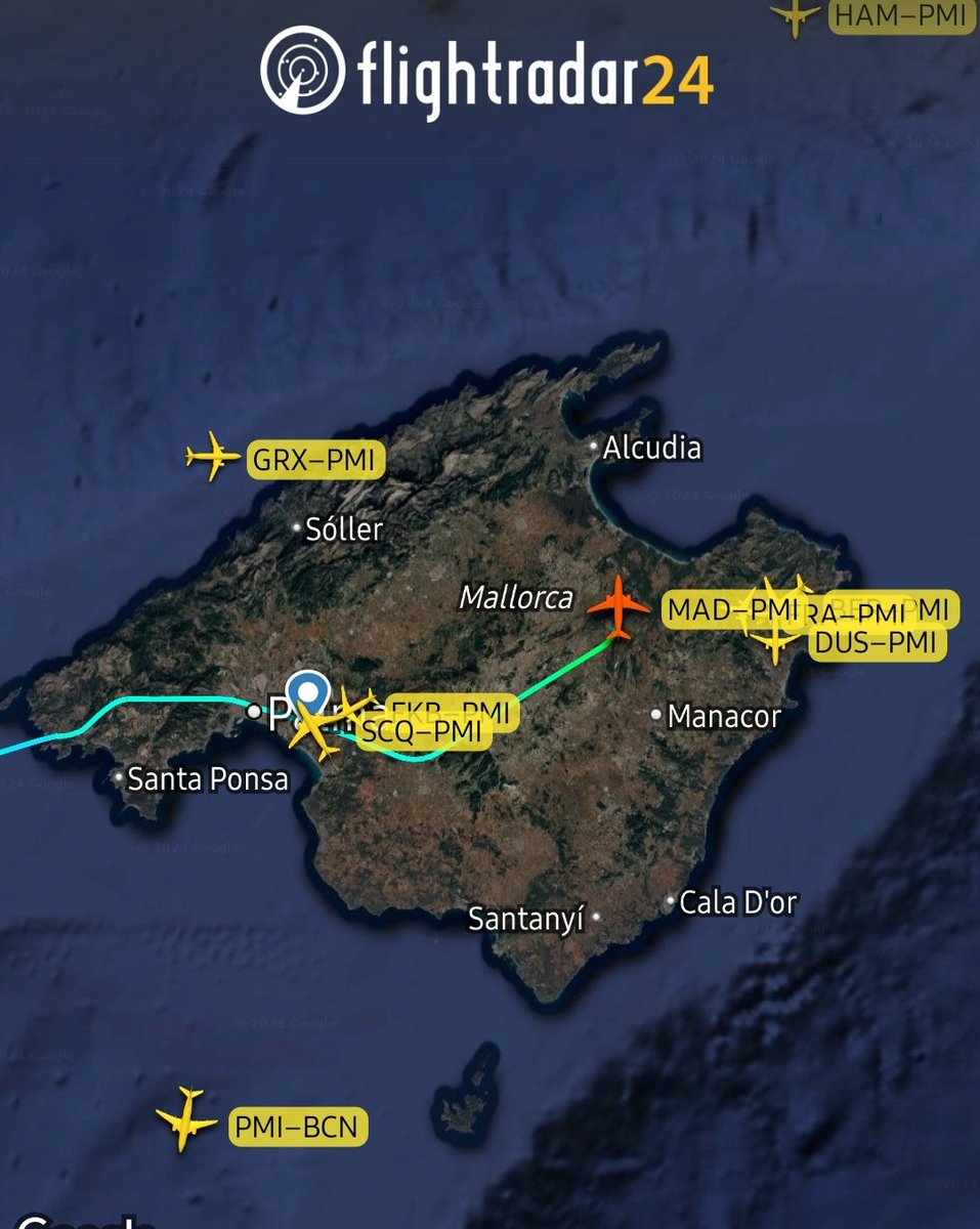 controladores's tweet photo. Tripulaciones buscando hueco entre las tormentas para completar la aproximación o para volar a destino tras despegar. Para mantener la seguridad en estas condiciones no queda otra que reducir el flujo de vuelos a la hora. Demoras por seguridad. #SafetyFirst https://t.co/ioso4t1CIs