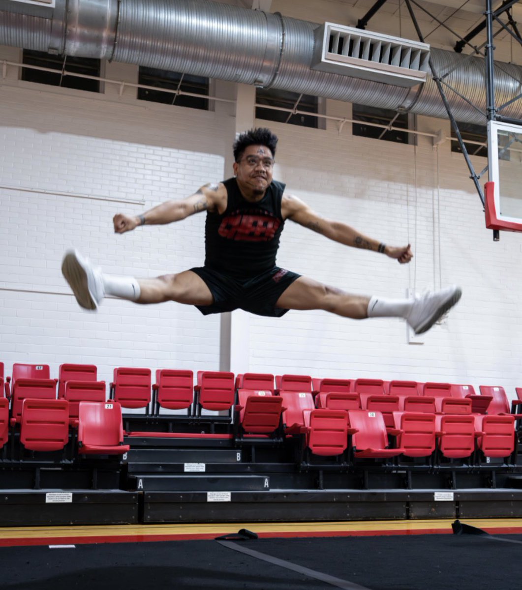 chybju's tweet photo. CAN U DO A SPLIT ON THE WHAAAAT https://t.co/i3OjASzNS6