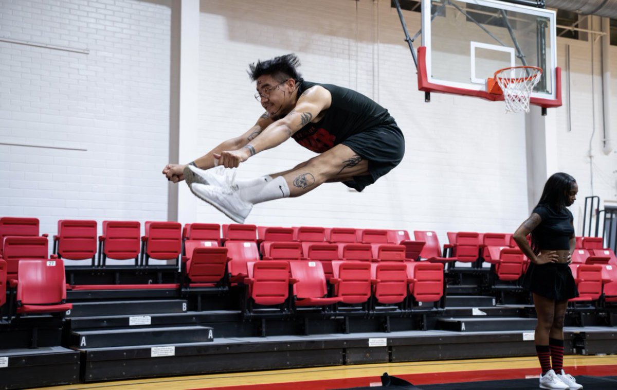 chybju's tweet photo. CAN U DO A SPLIT ON THE WHAAAAT https://t.co/i3OjASzNS6