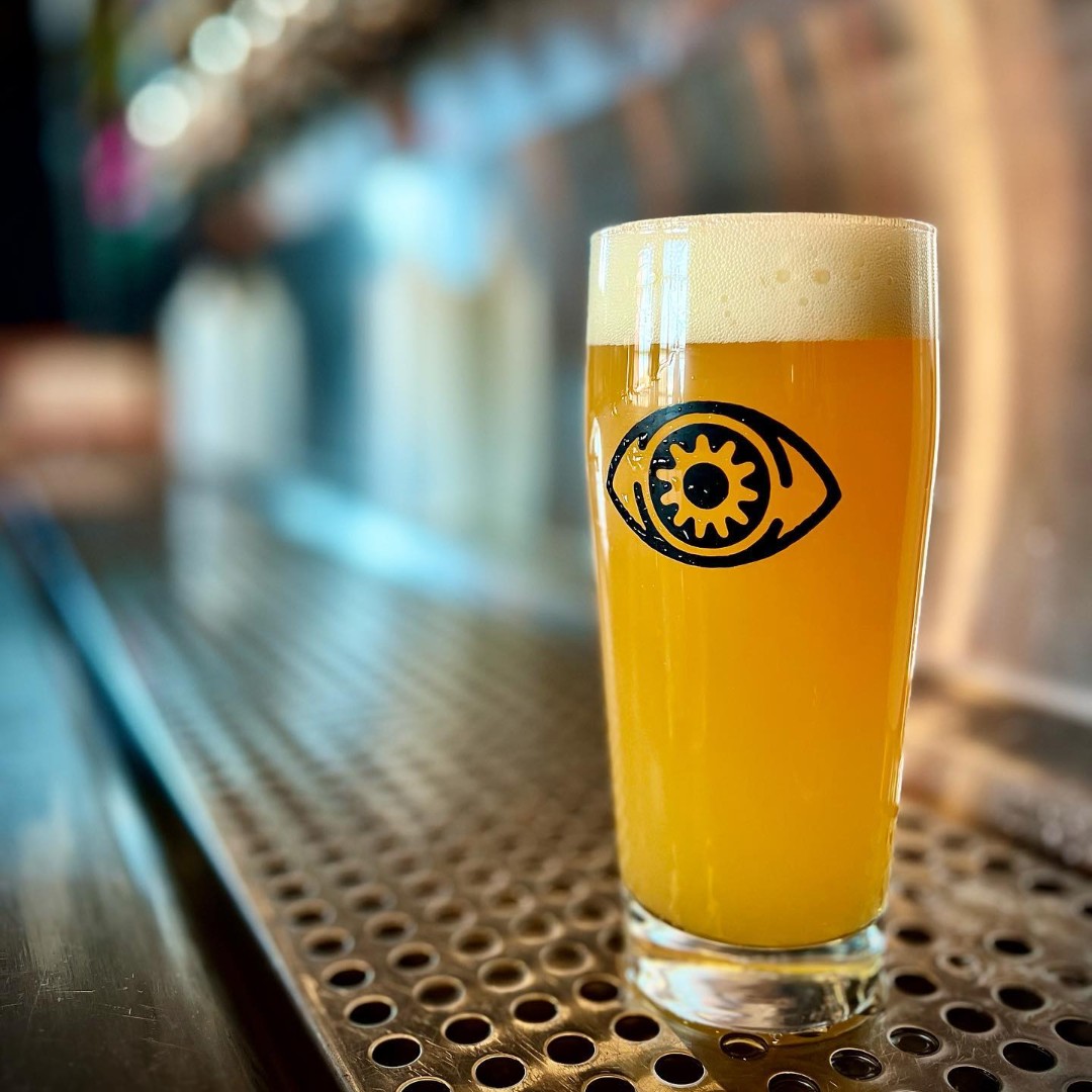 Want to try three amazing beers from Strange Days Brewing? Join us tonight at 5PM for our launch party! Come on by to meet the reps, try some samples, and celebrate this KCMO brewery with a pint 🤩 Plus, stay for the night and enjoy live music at 9PM with Superstar Mafia!