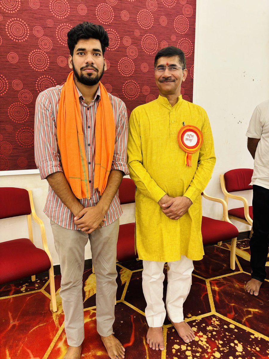 Anurage1706's tweet photo. अखिल भारतीय विद्यार्थी परिषद के राष्ट्रीय अध्यक्ष डॉ. @DrRajSharan गुरु जी को जन्मदिन की हार्दिक बधाई एवं अनंत शुभकामनाएं। 🙏🏻 https://t.co/nVvqTXeDBi