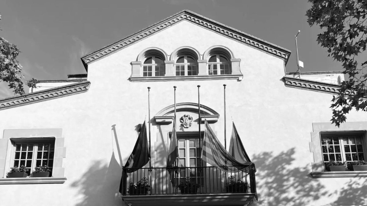 ➡️Esplugues canalitza els ajuts per a València a través de Creu Roja Catalunya  

✅Les donacions en efectiu permeten a Creu Roja i ONG’s amb presència a la zona respondre amb flexibilitat, adquirint els recursos necessaris

👉L'Ajuntament #Esplugues està en contacte permanent