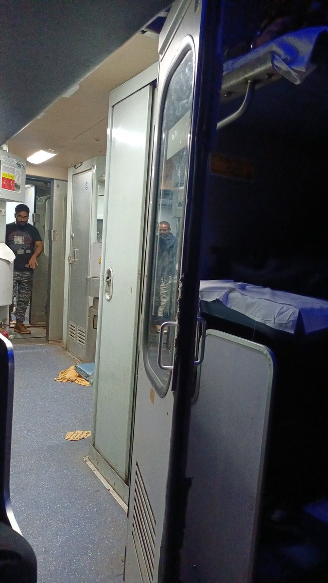 ashutosh_abp's tweet photo. @RailMinIndia @RailMadad
In train no 12469, PNR, the door of coach B3 (near seat no. 70, 71) is not closing completely. Despite informing the staff at Kanpur, the problem was not resolved even after a journey of 300 km. This situation shows the mismanagement of Indian Railways. https://t.co/x5o7oPsHbI