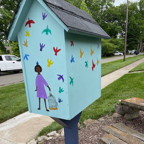 MetroUnitedWay's tweet photo. ๐ก FRIDAY FACT: Our Little Libraries program is celebrating 10 years! Since its start, we've shared 300,000 donated books!
Help us grow this program to new heights! We need book donations, especially books for children and youth. ๐๐
#LIVEUNITED #read #books #littlelibraries https://t.co/1fhYta7vgq