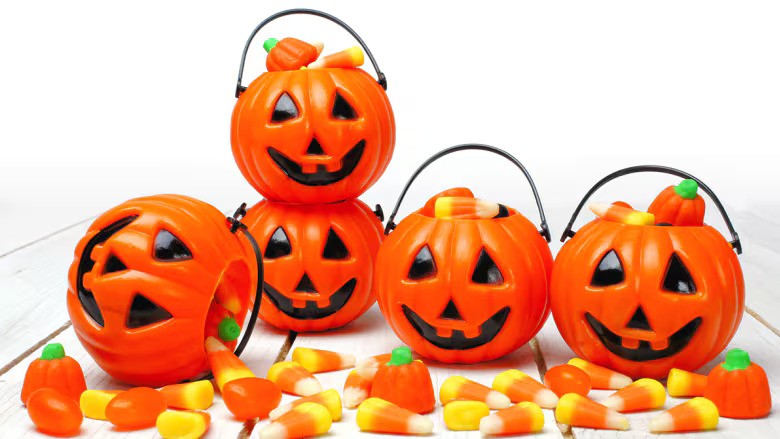 #FoodieFridays - Do you know your classic Halloween candy history? ow.ly/OqxW50T2o9u