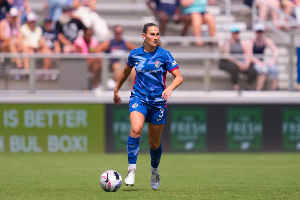 nick_schnittker's tweet photo. Per Opta: Over the last four seasons, Kaleigh Kurtz has played 10,298 minutes in all competitions for @TheNCCourage. No other NWSL player in that time has played more than 9,500 minutes.
📸 @LewisGettier https://t.co/Y2Yoh1PNFg