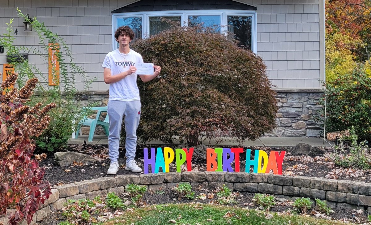 KayRed04's tweet image. Double celebration for Dylan.  He's 17 today and passed his road test! 🎈🚘 🥳