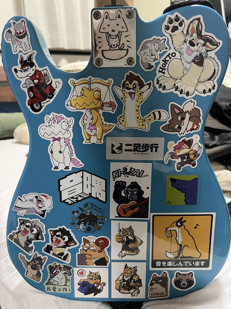 sakurahishimoch's tweet photo. #Infurnity で貰ったたくさんのステッカーをギターに貼り付けたら、みんなが応援してくれているような気がして、頑張れそうな気がしてきました💪 https://t.co/j1H4wrpBaQ