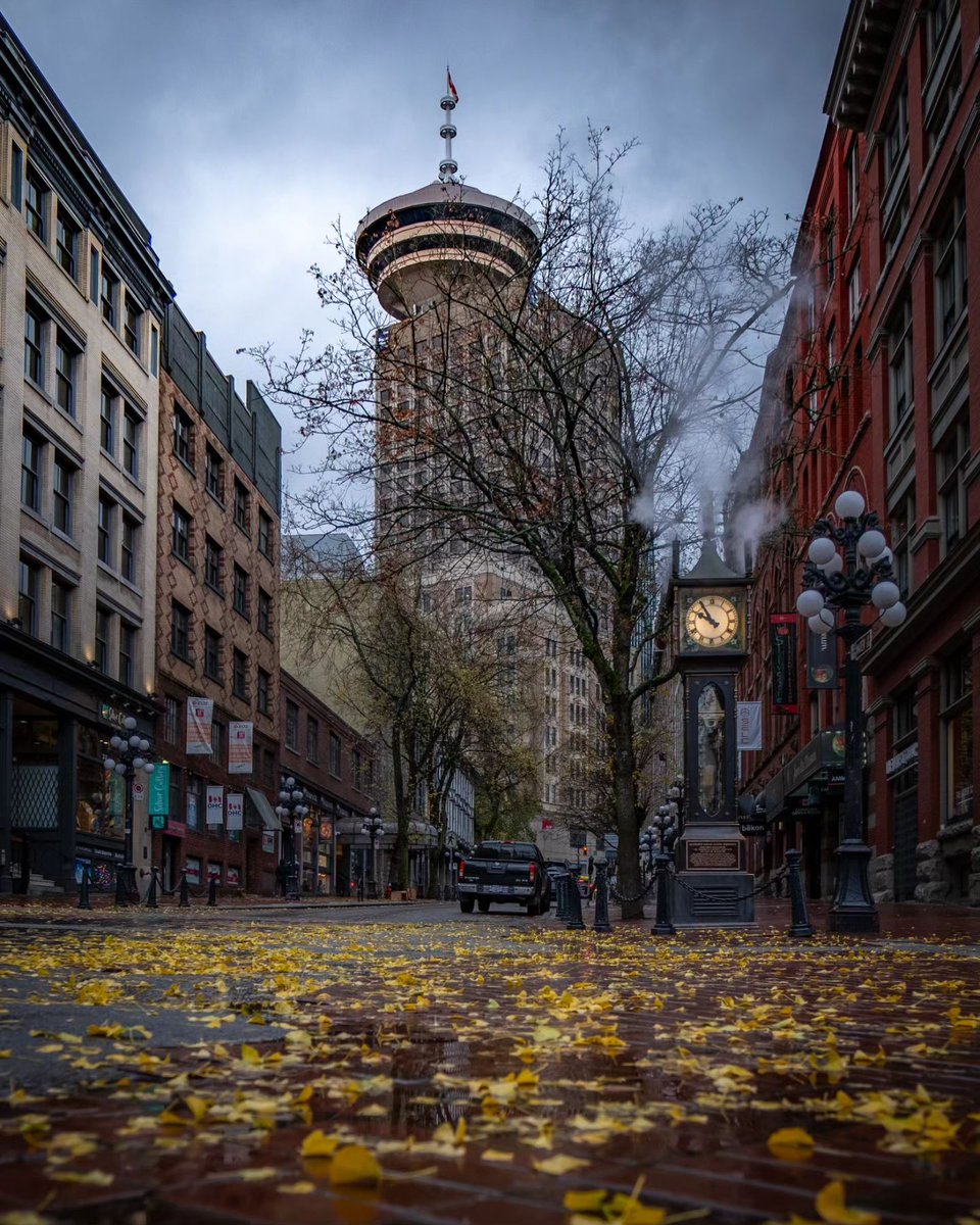 Magia otoñal en las calles de Gastown 🍁✨
📸 @rl.images
Comparte tus momentos con nosotros utilizando #VeryVancouver.