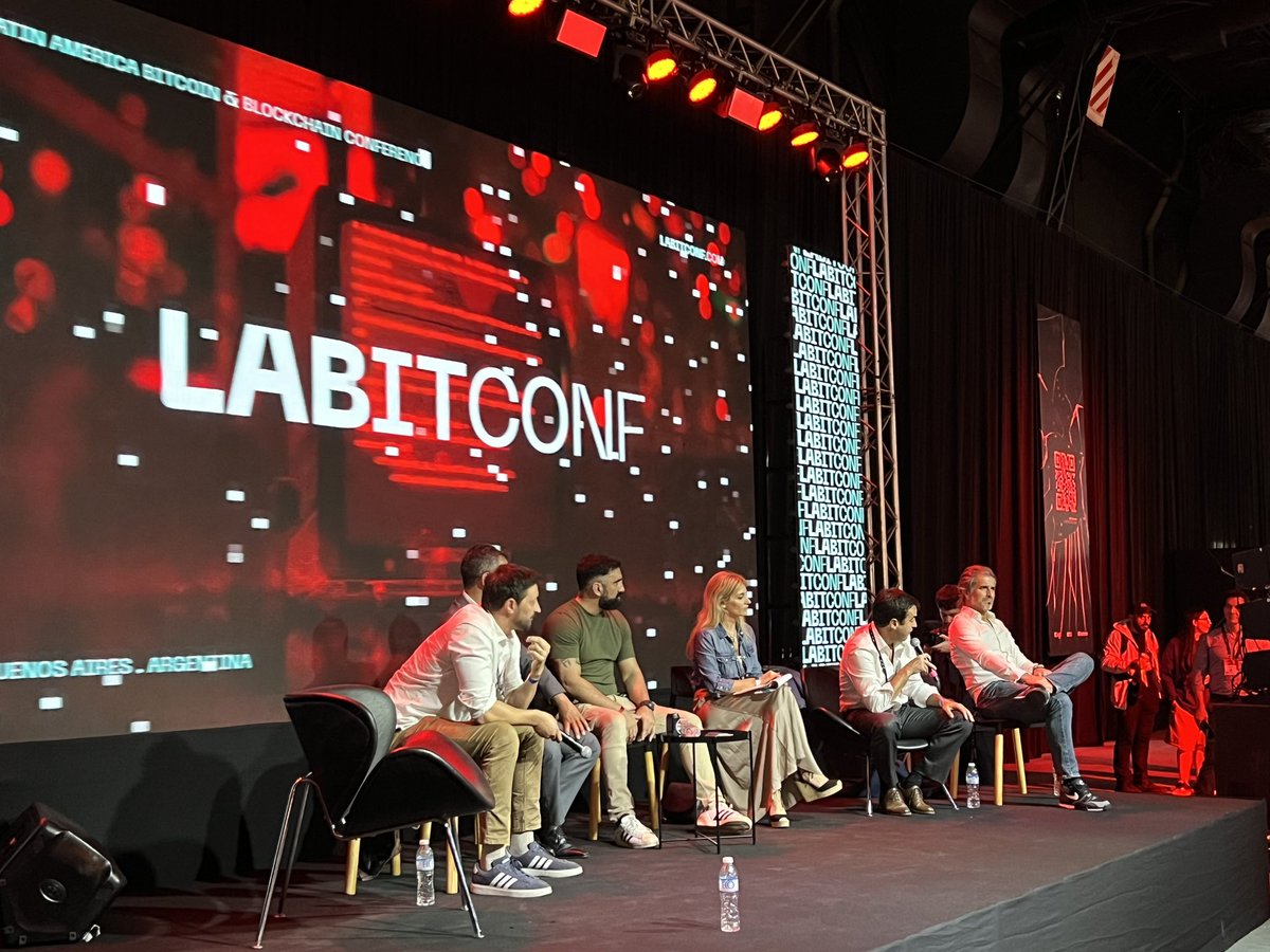 Representantes políticos en #labitconf: <a href="/martinyeza/">Martín Yeza</a> <a href="/MenemMartin/">Martin Menem</a> <a href="/alejobongio/">Alejandro Bongiovanni</a> <a href="/daianamol/">Daiana Fernandez Molero</a> <a href="/NYGBertie/">Bertie Benegas Lynch</a>