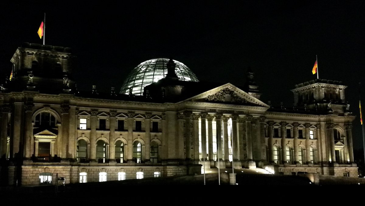 🎧Wir haben die #Wahl❗️#Politik- u. Verwaltungswiss. #Landeswahleiter <a href="/dr_broechler/">Prof. Dr. Stephan Bröchler</a> diskutiert in aktueller Folge mit Prof. Dr. Christoph Möllers <a href="/ChristophMllers/">Christoph Möllers</a> Reform d. <a href="/Bundestag/">Deutscher Bundestag</a>-swahlrechts u. Auswirkungen auf #Wahlsystem ➡️Jetzt reinhören letscast.fm/sites/wir-habe… <a href="/RegBerlin/">Senatskanzlei Berlin</a>