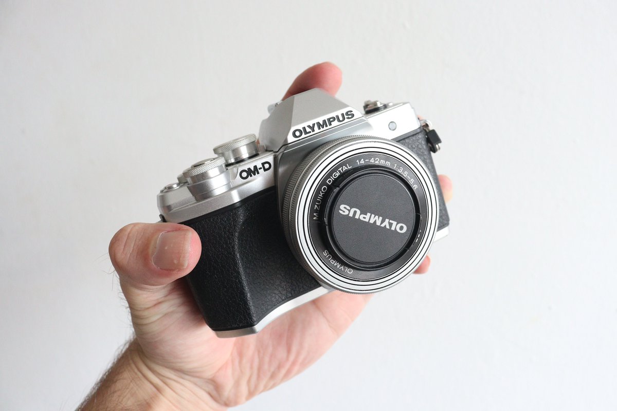 JefKPhotography's tweet photo. An Olympus OM-D photocamera.
#photocamera #photocameras #camera #cameras #holdingsomething #electronics #photo #photos #picture #pictures #photography #photograph https://t.co/Xp56q4KH0Y