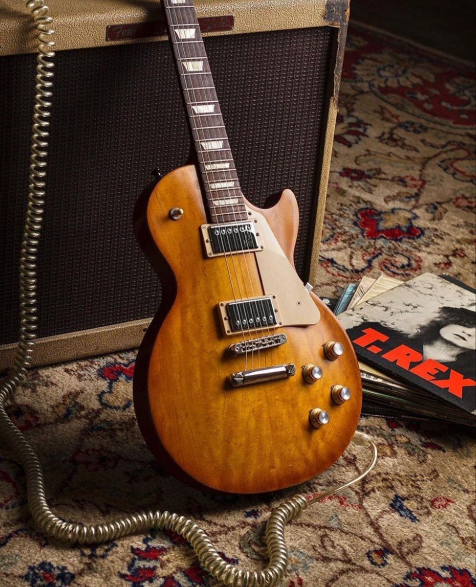 20th_Centurygal's tweet photo. Happy Friday, Metal Gurus...⭐🎸
Enjoy your day...Rock on! 😊✌❤🎶
#GibsonLesPaul #TheSlider #Trex #MarcBolan #FridayVibes https://t.co/RE4NAoj768