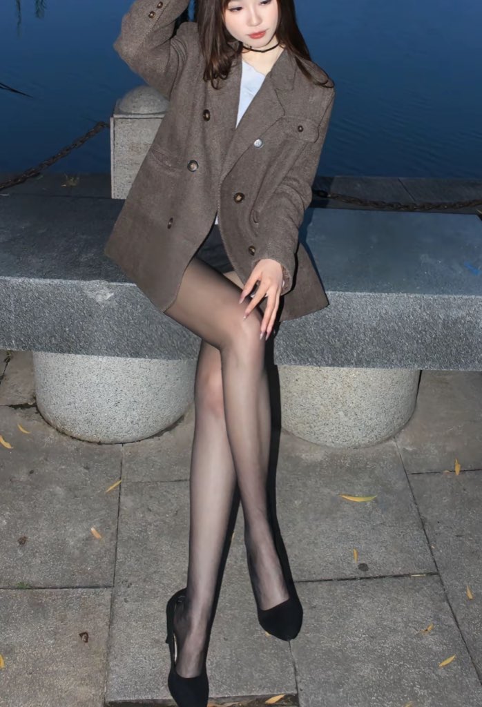 为什么穿大码高跟鞋，因为小码你们进不来   #女大 #女大学生 #高跟鞋 https://t.co/sx4DvdW2Rm